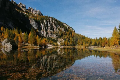 Mountain lake with autumn trees